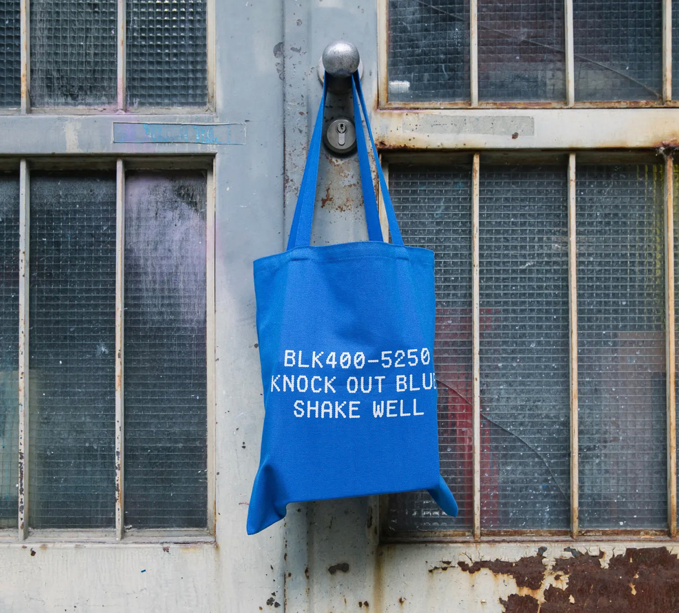 Montana Cans / Donut 2093 Blue tote bag