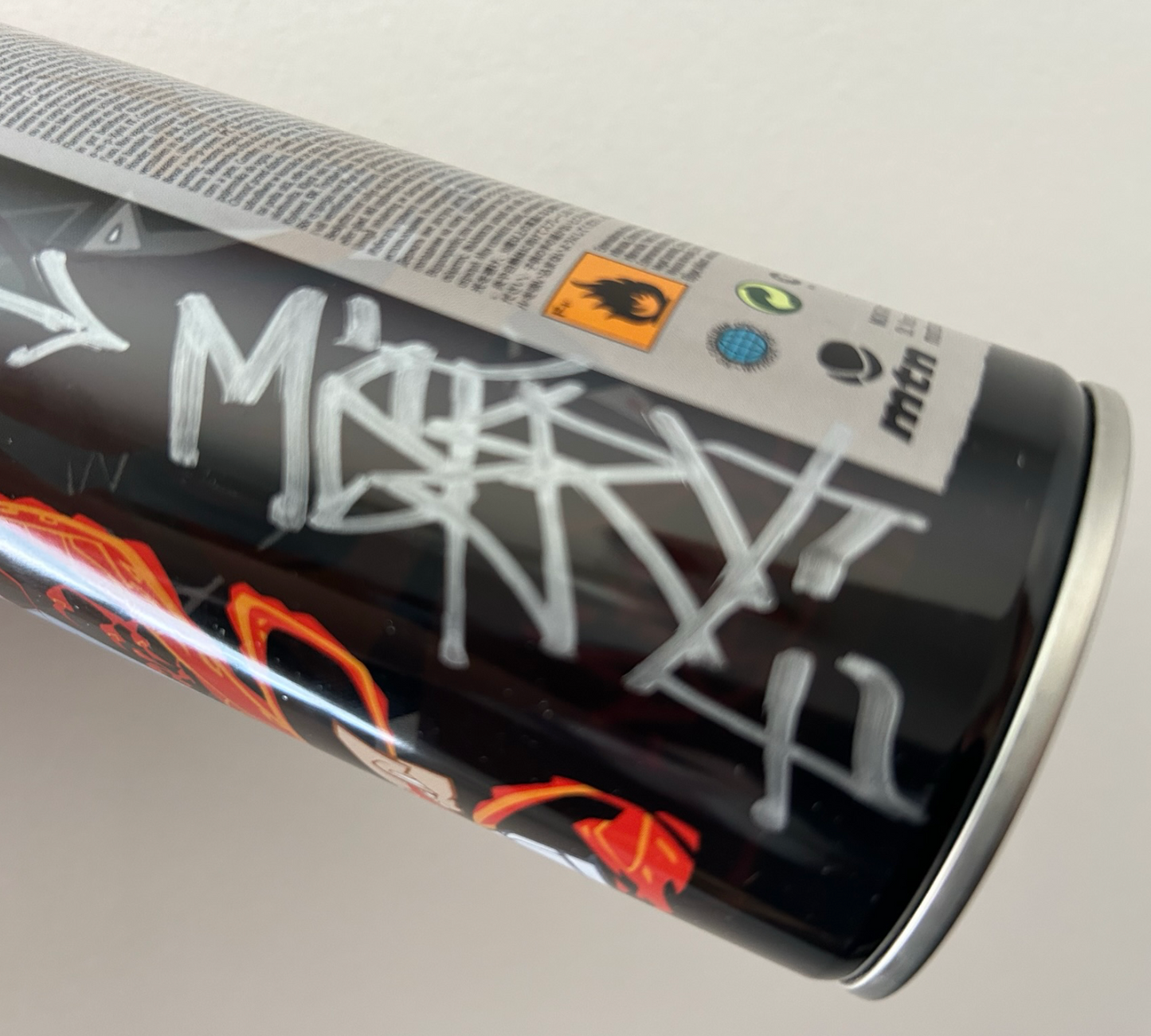 MTN / LE Mistery Signed spray can